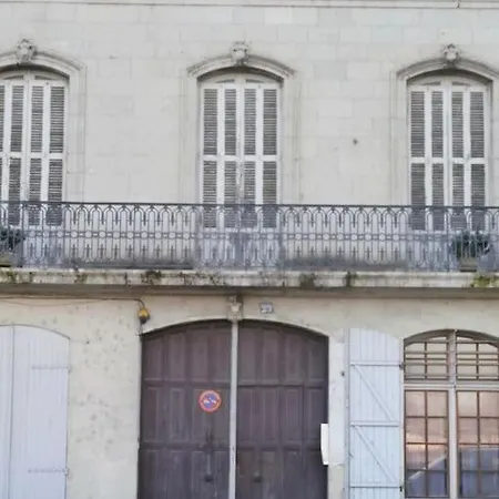 Grand Studio De Charme Avec Vue Sur Le Chateau.